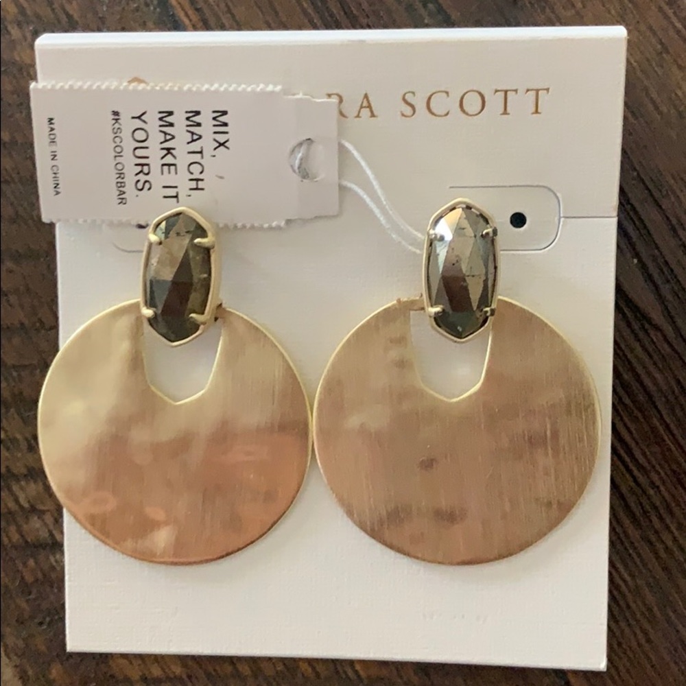 NWT!! Kendra Scott gold Didi style earrings